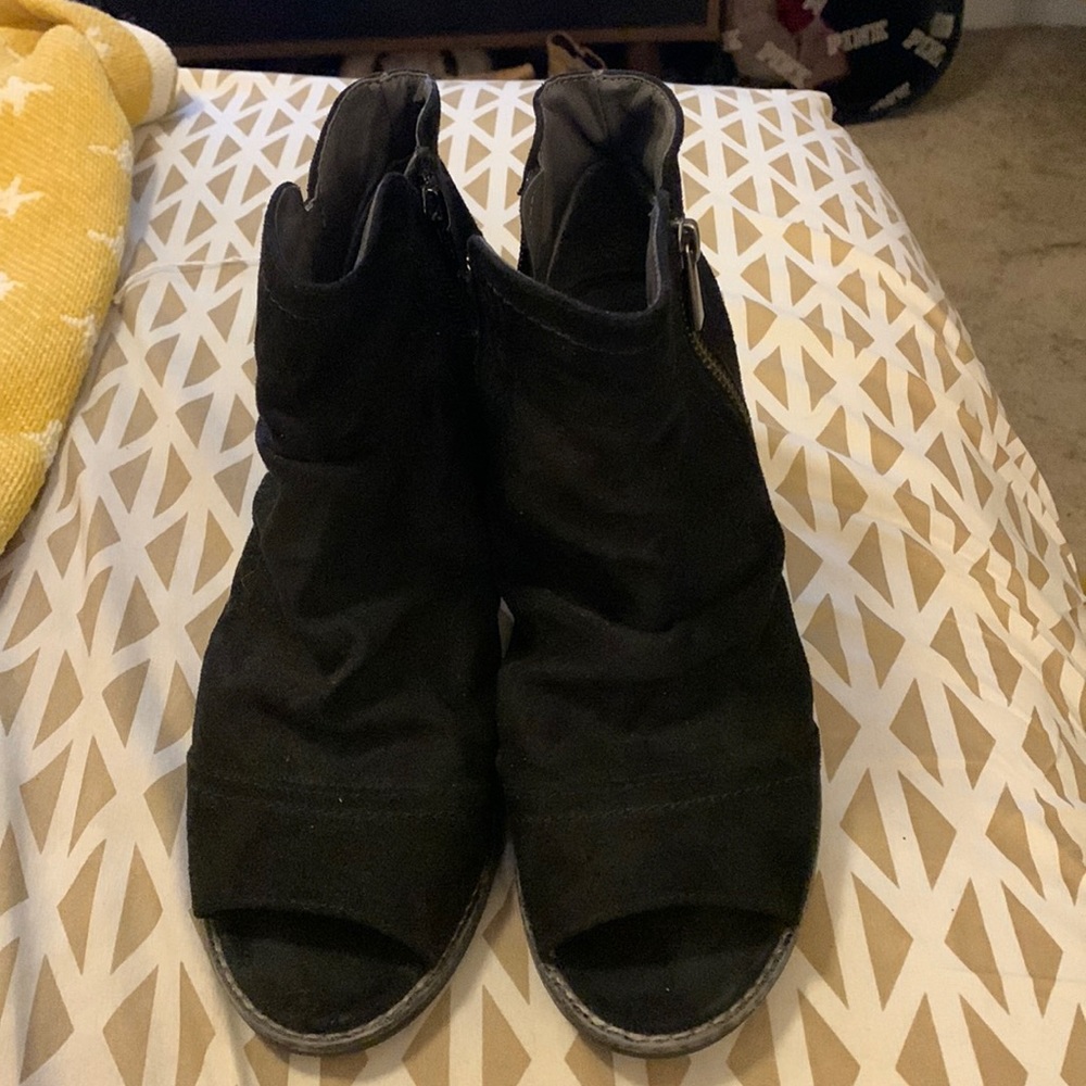 White mountain peep toe booties